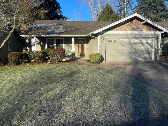 Foto del edificio - Convieniently located charming three bedroom duplex with modern updates!