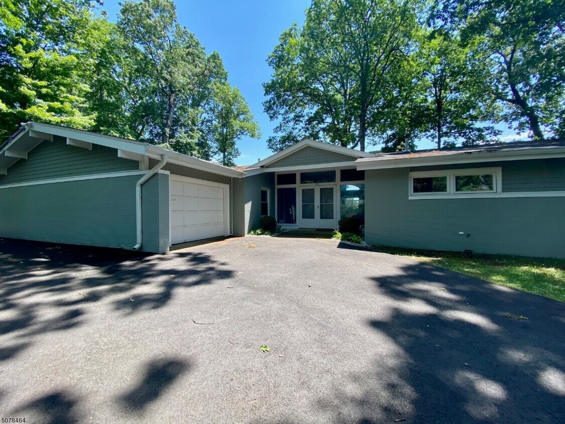 Foto principal - 91 Crest Dr