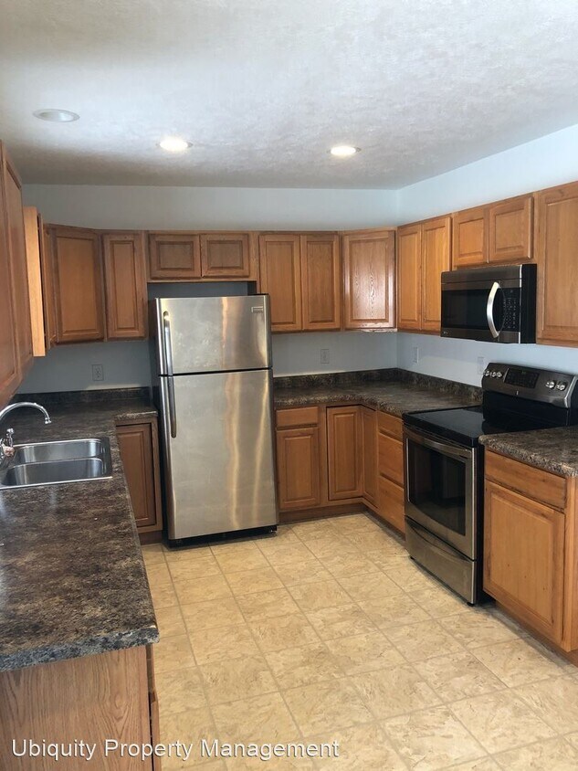 Primary Photo - 2 br, 1.5 bath House - 506 Summit Drive House
