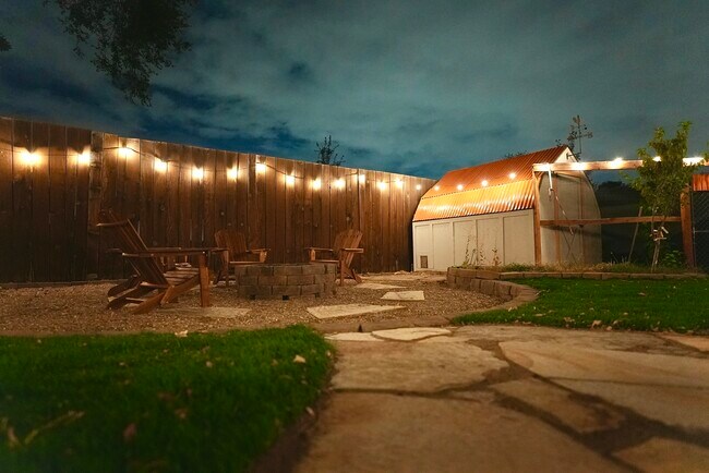 Foto del edificio - 4284 S Normandie Ln