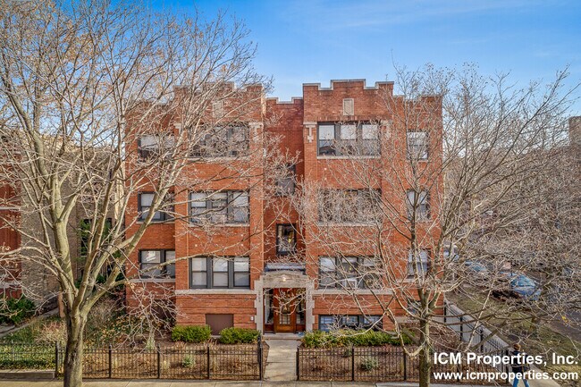 Foto del edificio - 1450 W Cornelia Ave