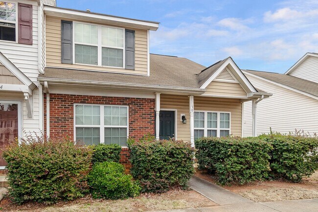 Foto del edificio - Master-on-Main End-Unit Townhome in Back Creek Villages!