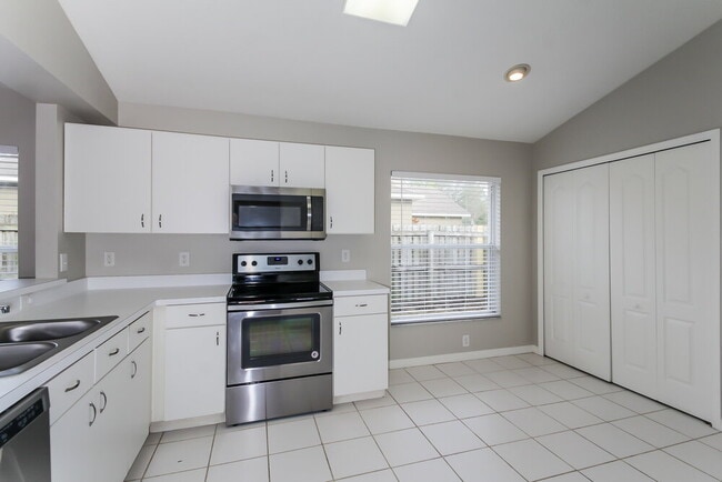 Building Photo - 9007 Egret Cove Cir