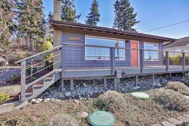 Foto del edificio - Rare Find with Main House and Fully Equipped ADU!