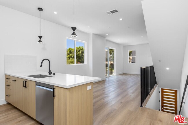 Foto del edificio - 5048 Cleon Ave