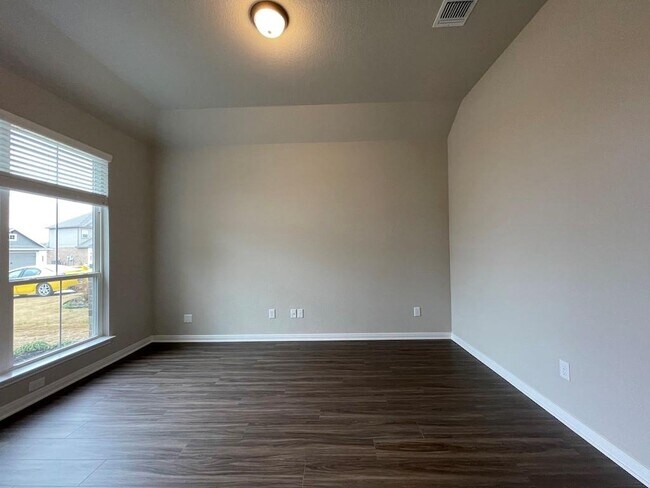 Building Photo - 7519 Broadmoor Cv