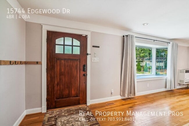 Building Photo - 15744 Edgewood Dr