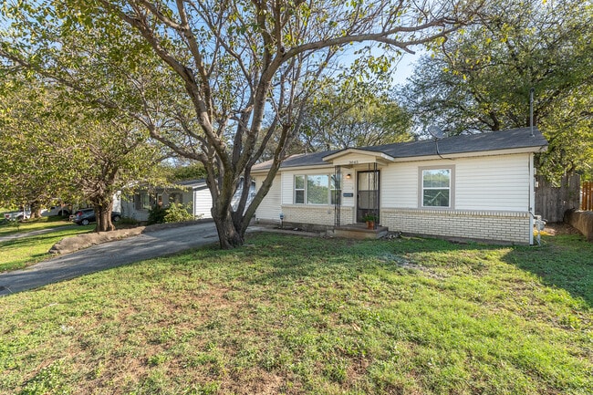 Building Photo - 3045 Olive Pl