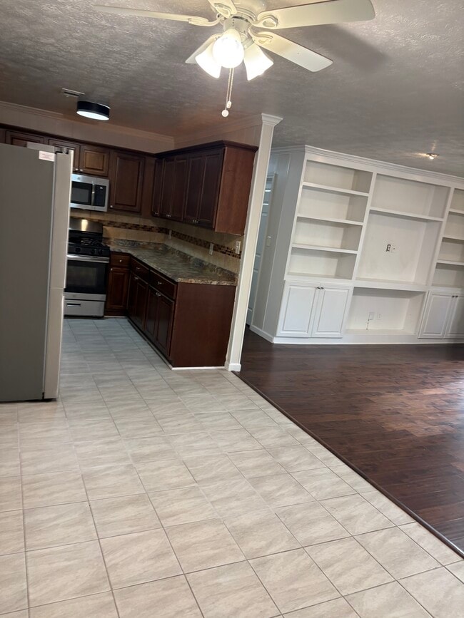 Building Photo - 169 Fleetwood Way