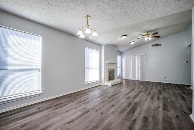 Foto del edificio - Beautifully Updated 3-Bedroom Brick Home w...