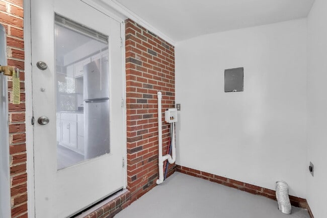 Foto del edificio - Newly renovated 2 BR / 1 BA Duplex in hear...