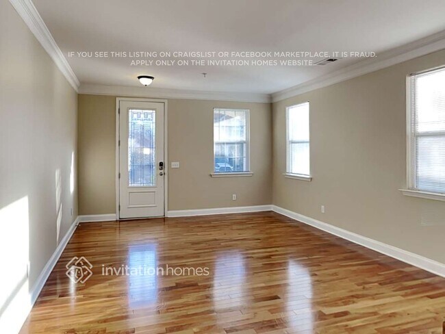 Foto del edificio - 380 Roseglen Dr NW