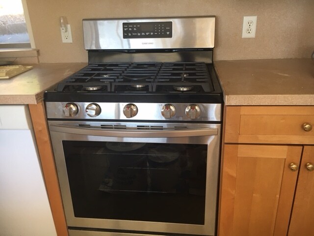 Gas Stove - 101 Granlee Rd