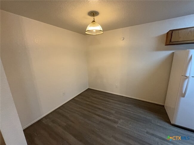 Building Photo - 2601 Lucille Dr