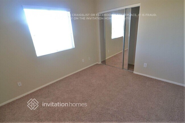 Foto del edificio - 1407 E Mobile Ln