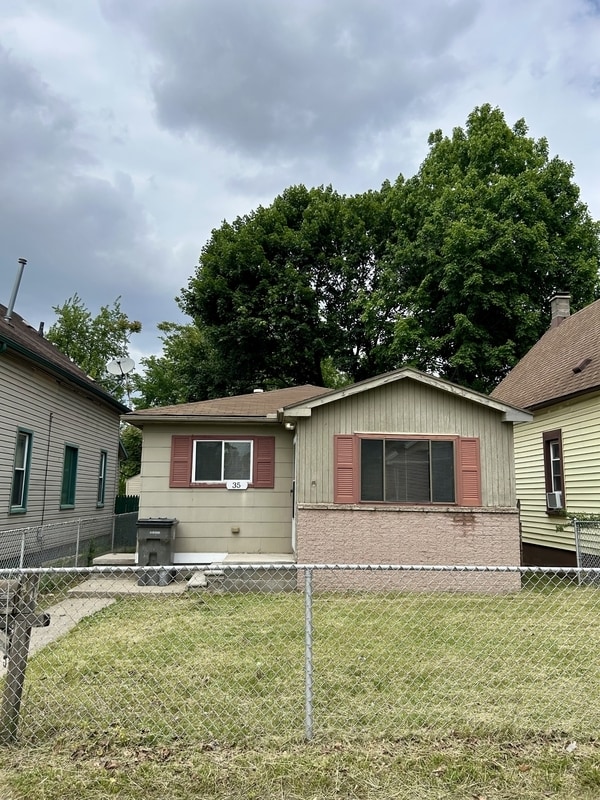 Primary Photo - 35 E Charlotte Ave