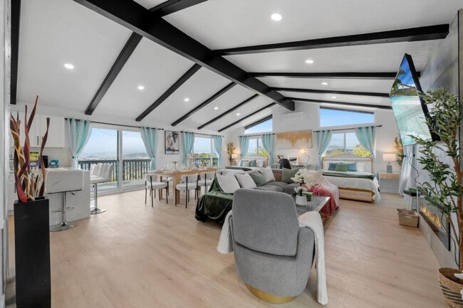 Building Photo - 5048 Bluff Pl