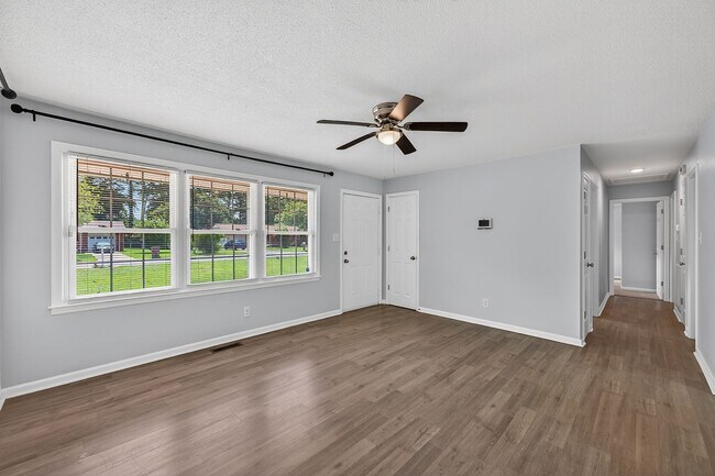 Foto del edificio - 2527 Country Club Rd
