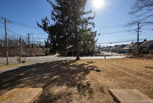 Building Photo - 502 W Nyack Rd
