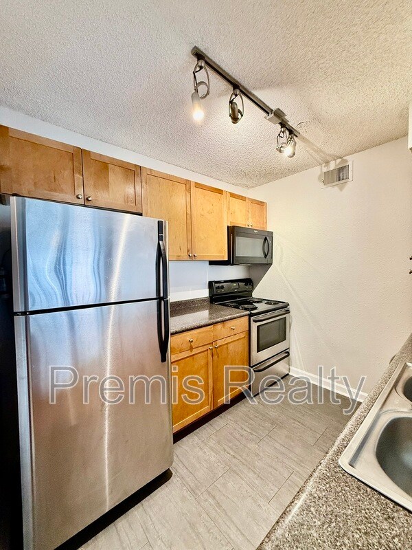 Building Photo - 2500 Winding Creek Blvd