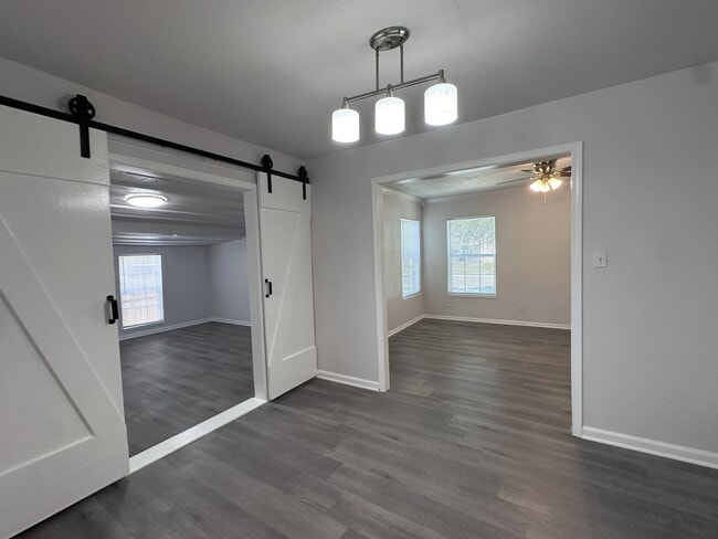 Building Photo - 4225 Harry St