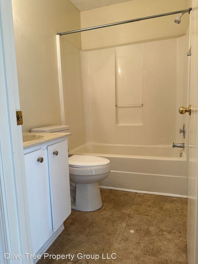 Building Photo - 2 br, 1.5 bath House - 109 Parkside Drive