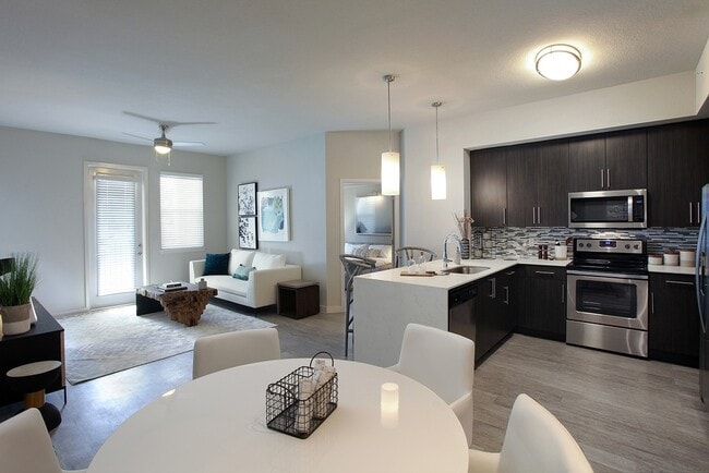 Foto del edificio - Legacy Naples Apartments