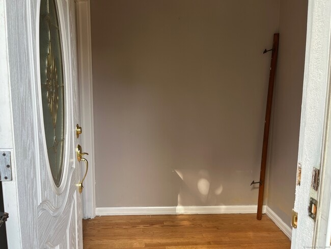 Building Photo - 195 Valley St