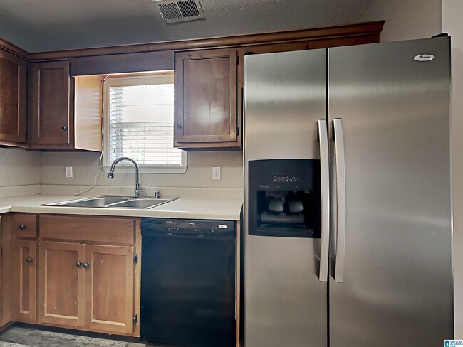 Building Photo - 204 Saratoga Ln