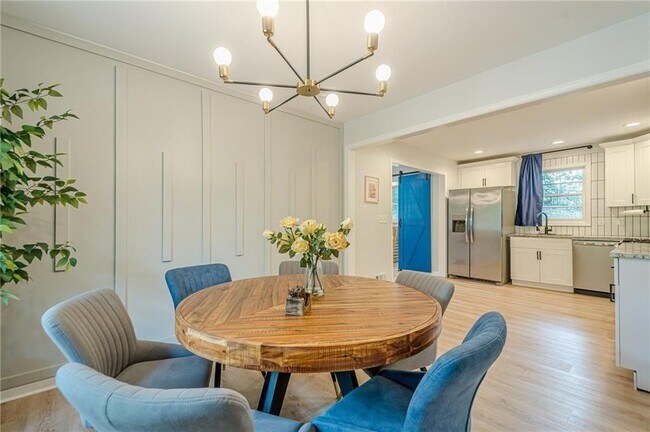 Foto del edificio - 3833 Bakers Ferry Rd SW