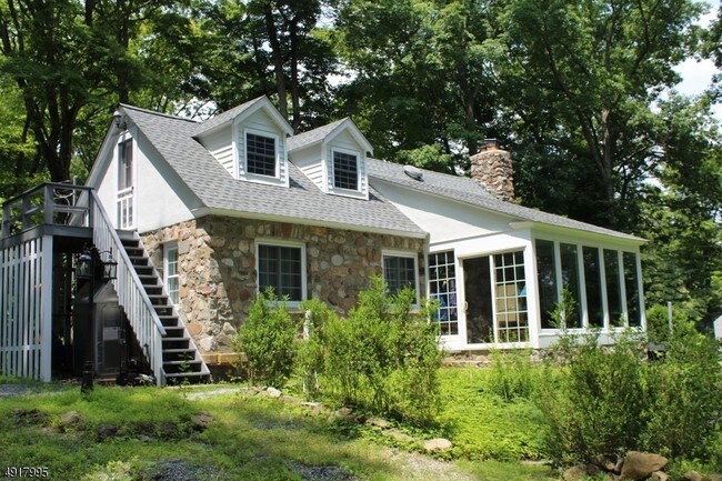 Foto del edificio - 920 Ridge Rd