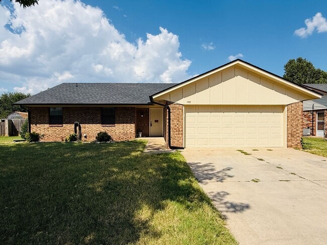 Building Photo - 1135 W Johnathan Way