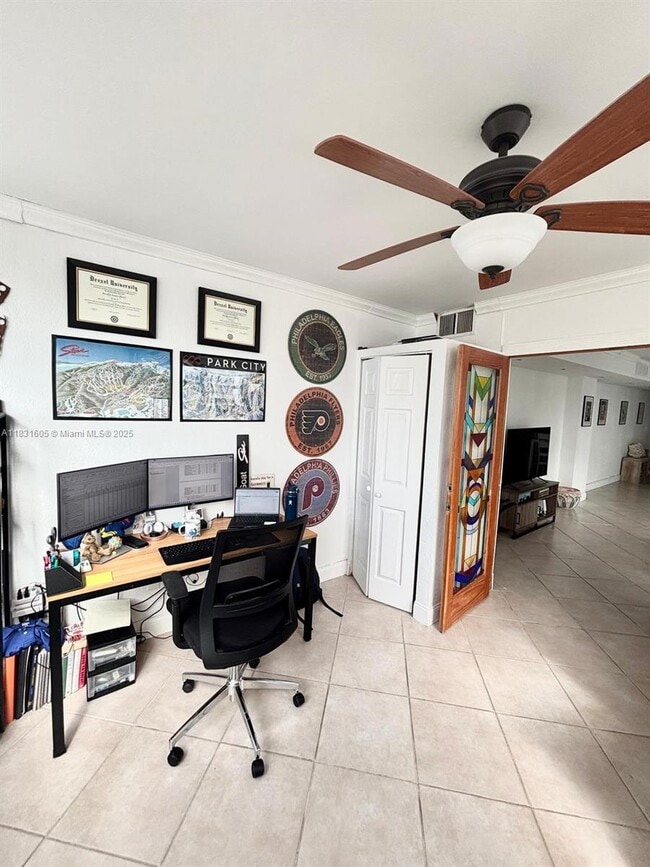 Building Photo - 999 Brickell Bay Dr