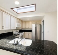 Building Photo - 28189 Oaklar Dr