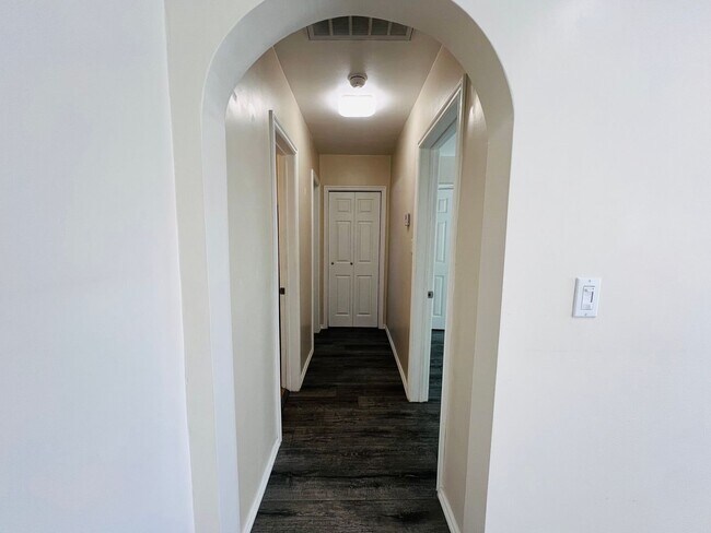 Building Photo - Broadway Ave - San Gabriel