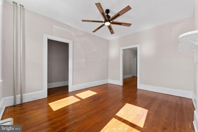 Building Photo - 345 Hall St
