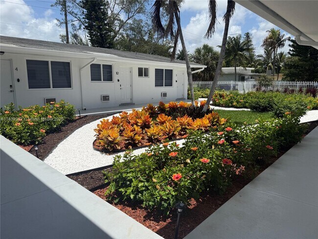 Foto del edificio - 1300 NE 110th St