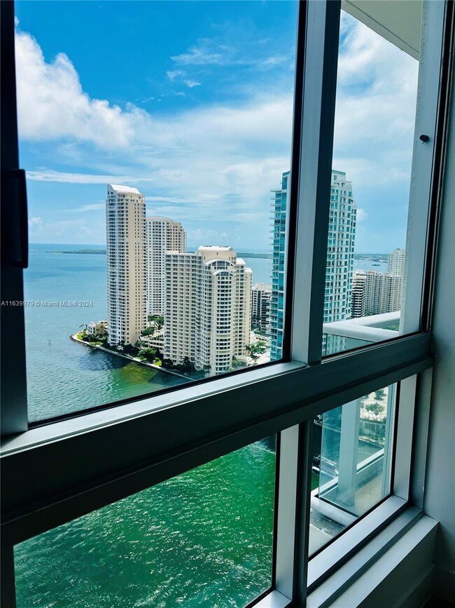 Foto del edificio - 300 S Biscayne Blvd