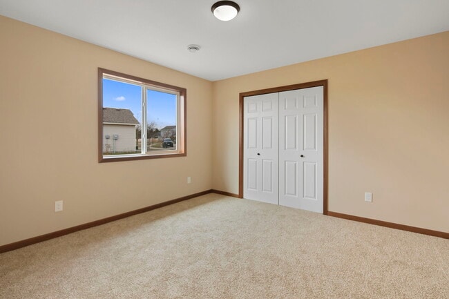 Building Photo - 936 York Ct