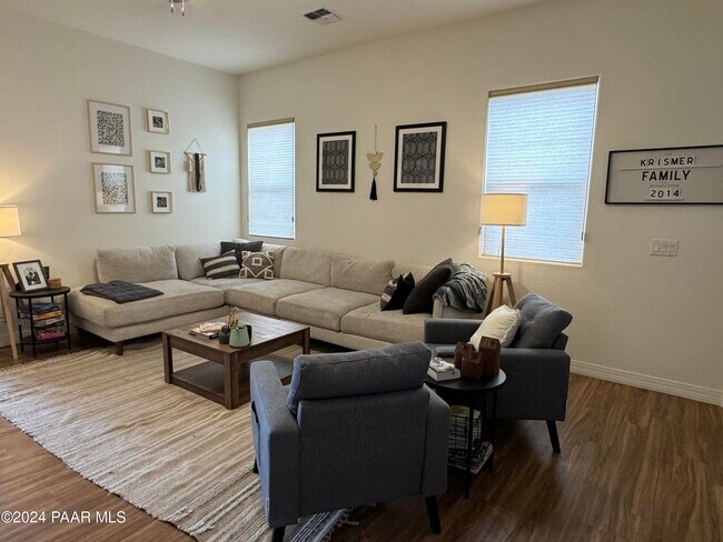 Foto del edificio - 5765 N Thornberry Dr