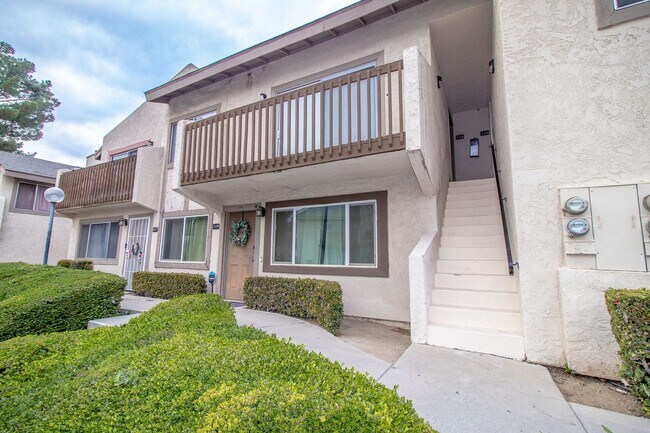 Building Photo - Cozy upstairs 2 Bed/2 Bath with Fireplace ...