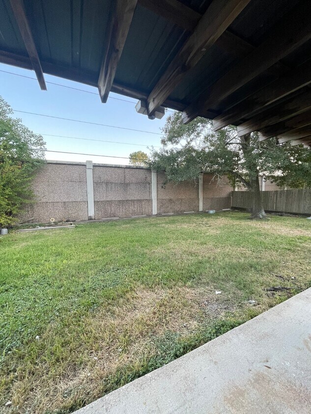 Foto del edificio - 2703 Walnut Hollow St