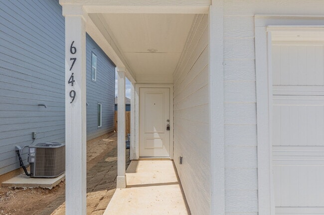 Building Photo - 6749 Marble Rdg