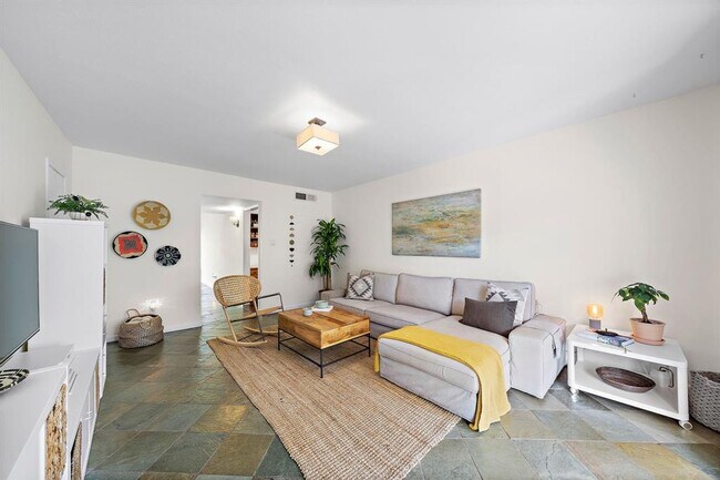 Foto del edificio - 1800 Stoney Brook Dr
