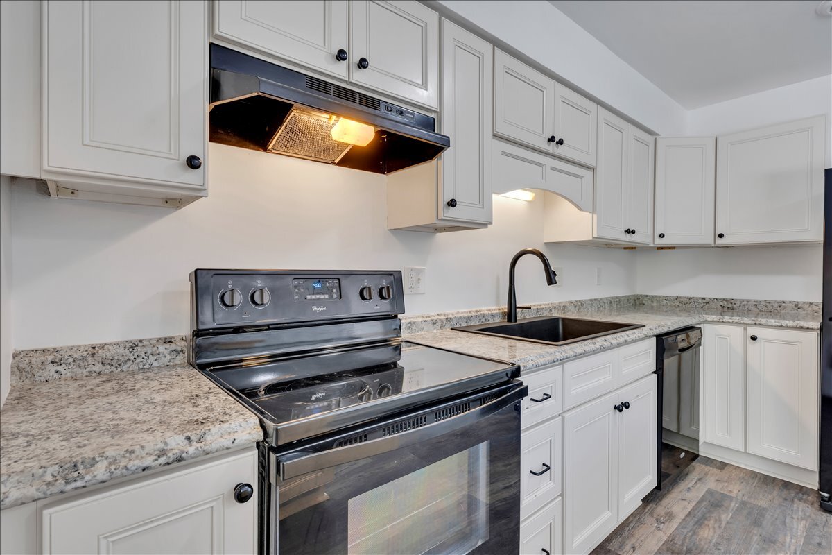 Kitchen - 1802 Edmund Ave NE