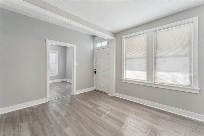 Building Photo - 1020 W 37th St