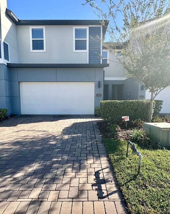 Primary Photo - Beautiful 3/2.5 Townhouse in Winter Park