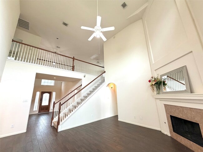 Foto del edificio - 25122 Southbriar Ln