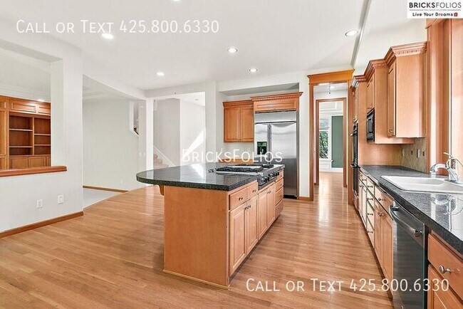 Building Photo - Luxurious 4-bedroom home in Sammamish with...
