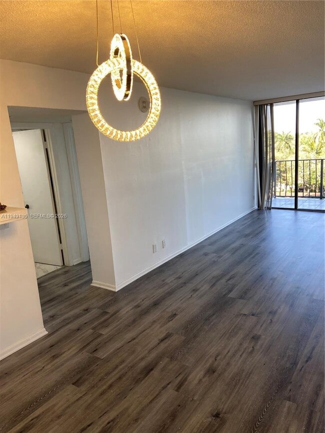 Foto del edificio - 780 NE 69th St